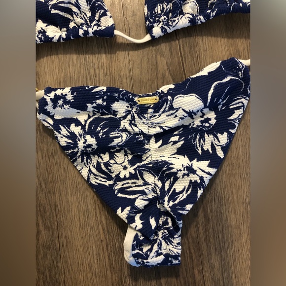 Beach Bunny Tropical Scrunch Bikini - Picture 3 of 4